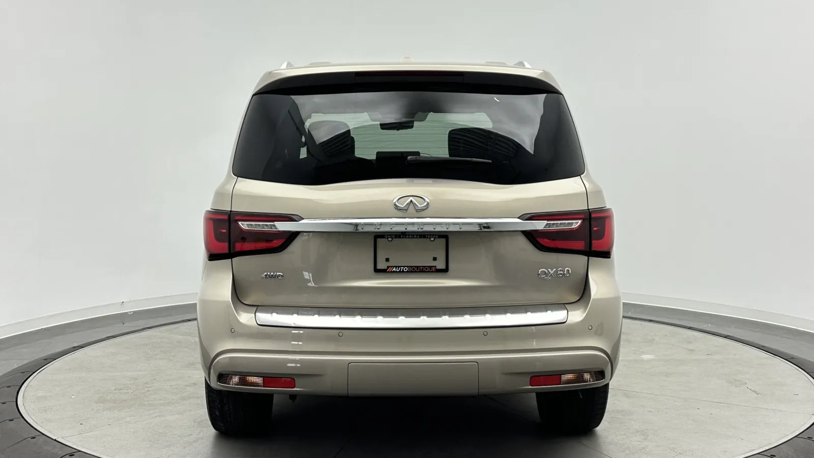 Infiniti QX80 photo 8