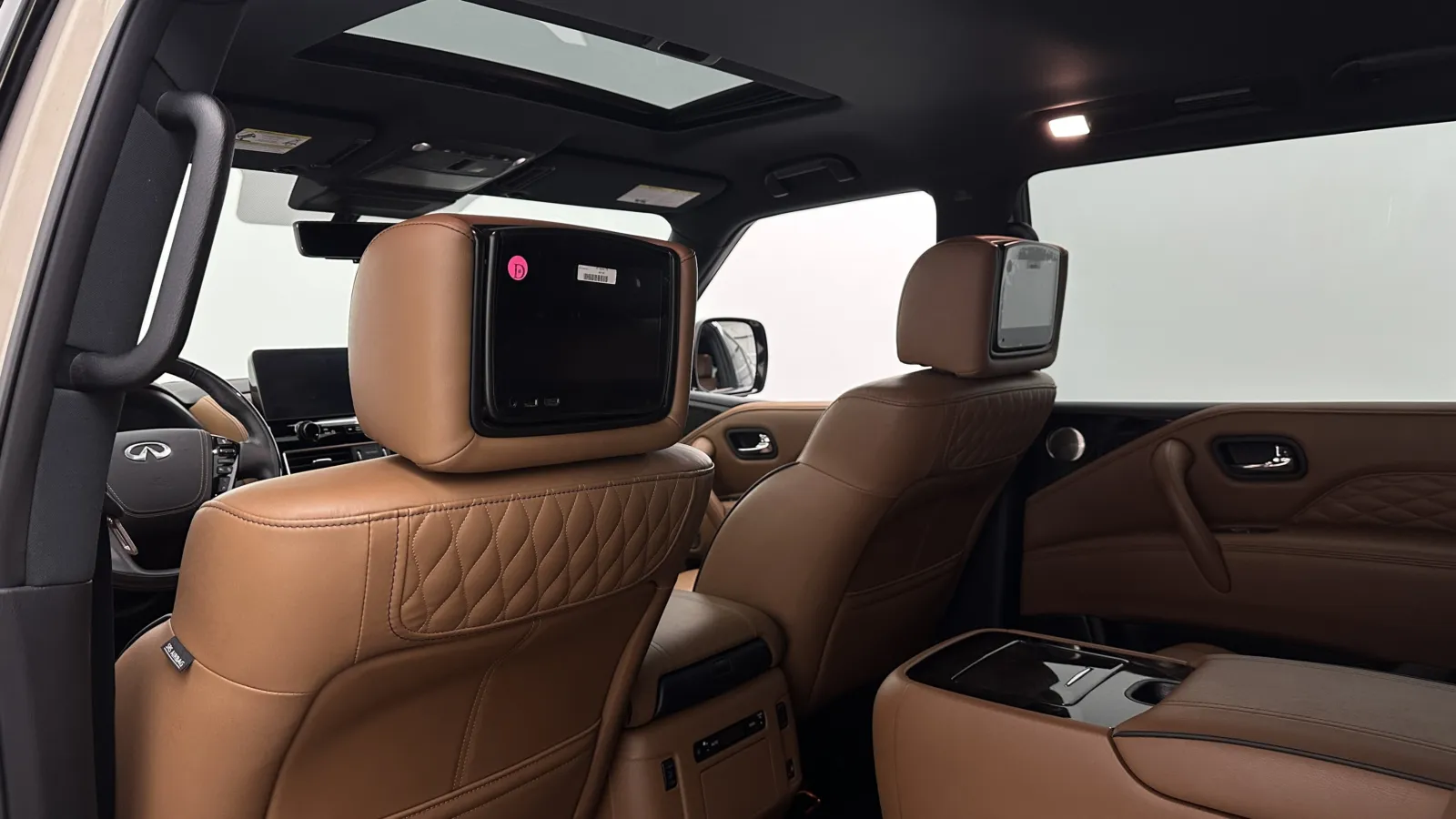 Infiniti QX80 photo 30