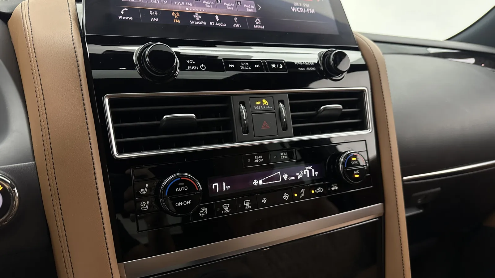 Infiniti QX80 photo 22