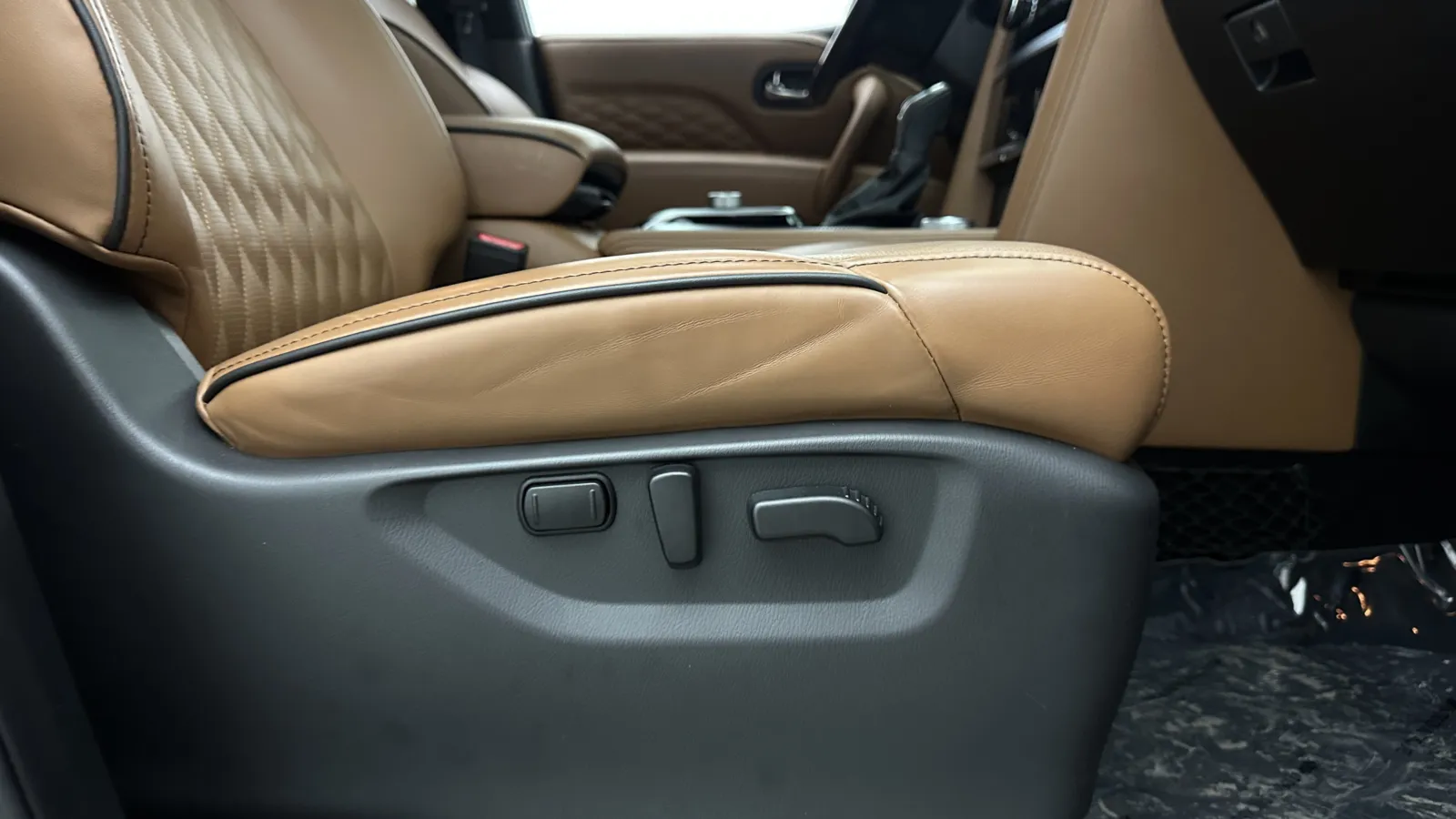 Infiniti QX80 photo 44