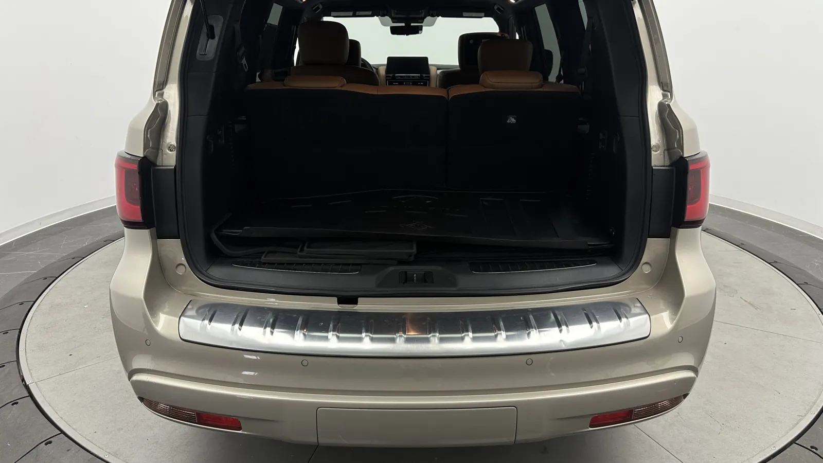 Infiniti QX80 photo 38