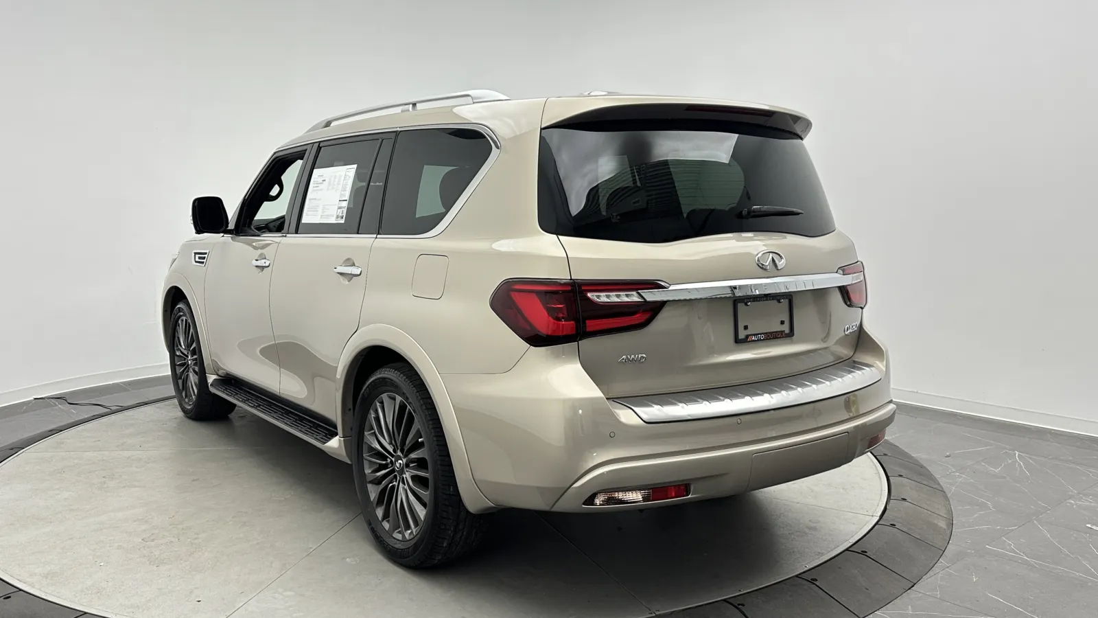 Infiniti QX80 photo 7