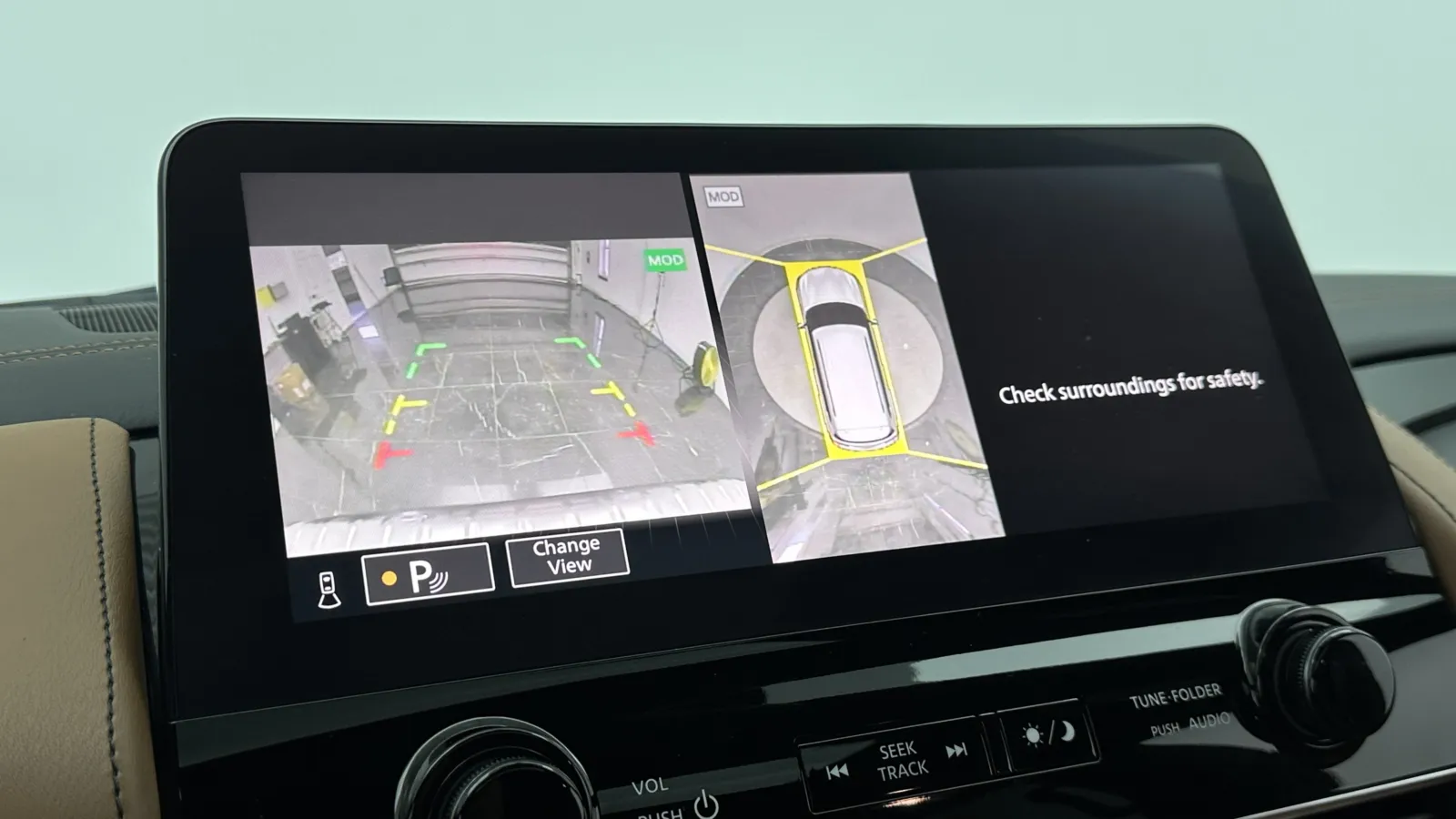 Infiniti QX80 photo 27