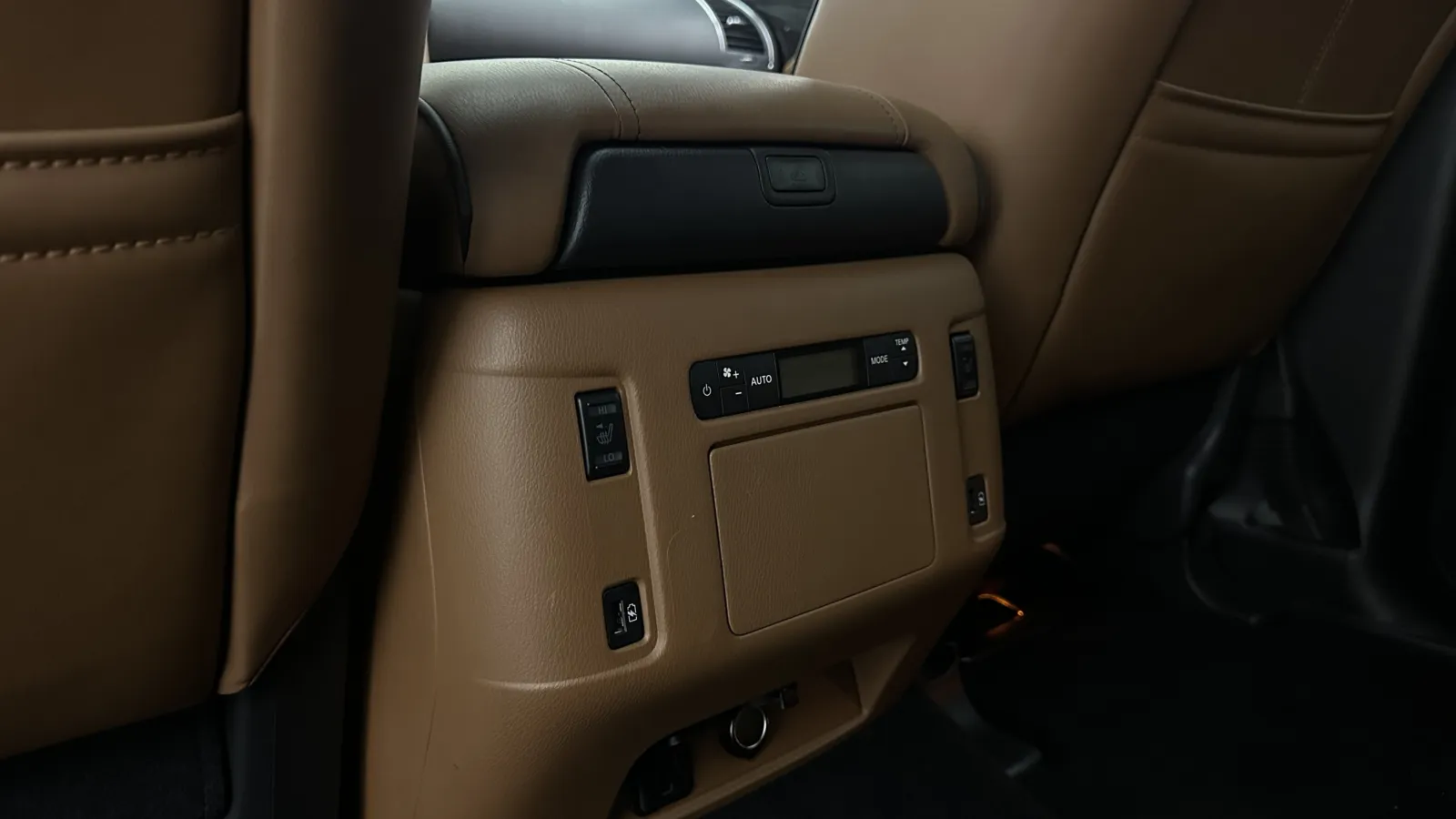 Infiniti QX80 photo 32