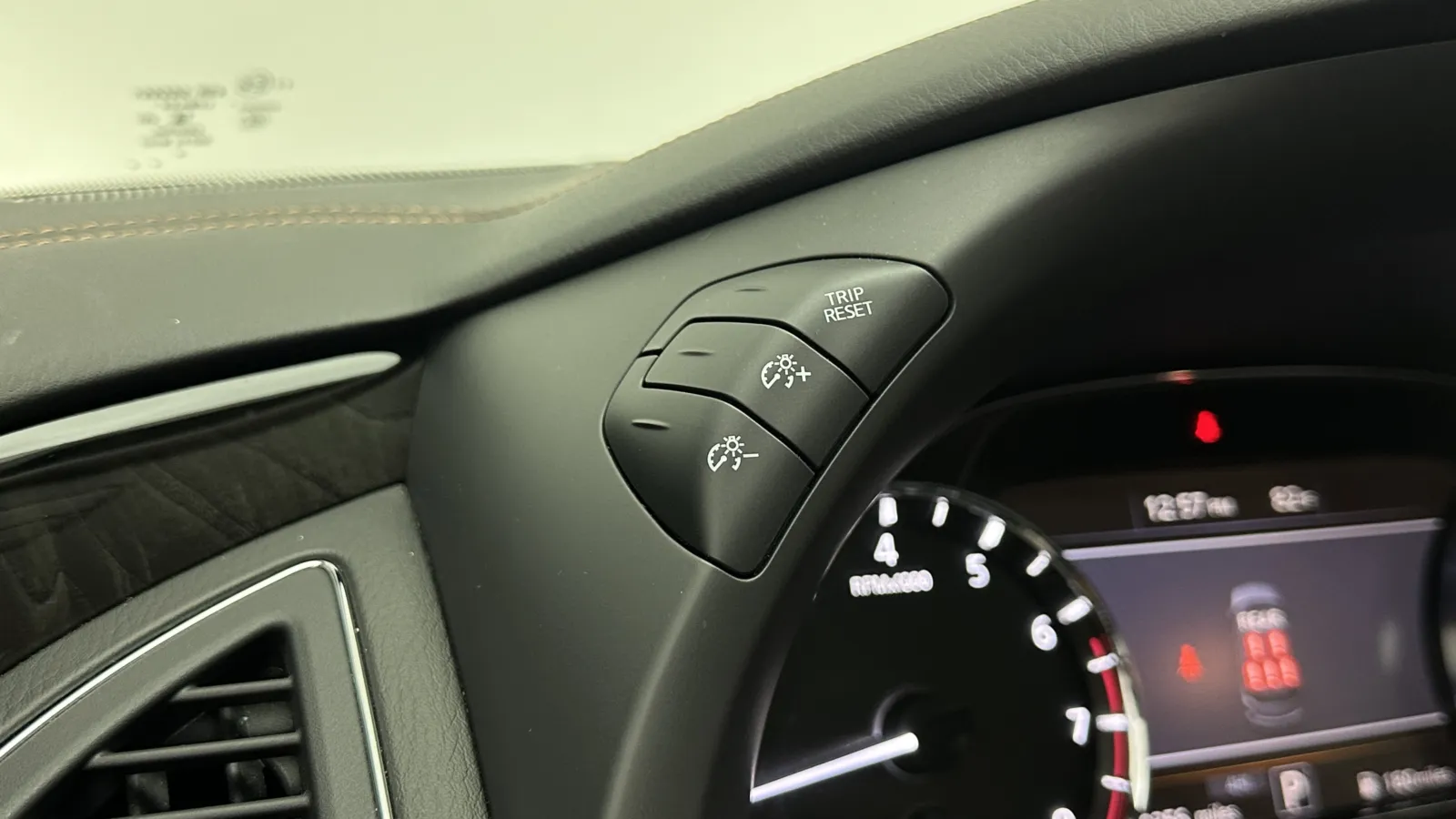 Infiniti QX80 photo 26