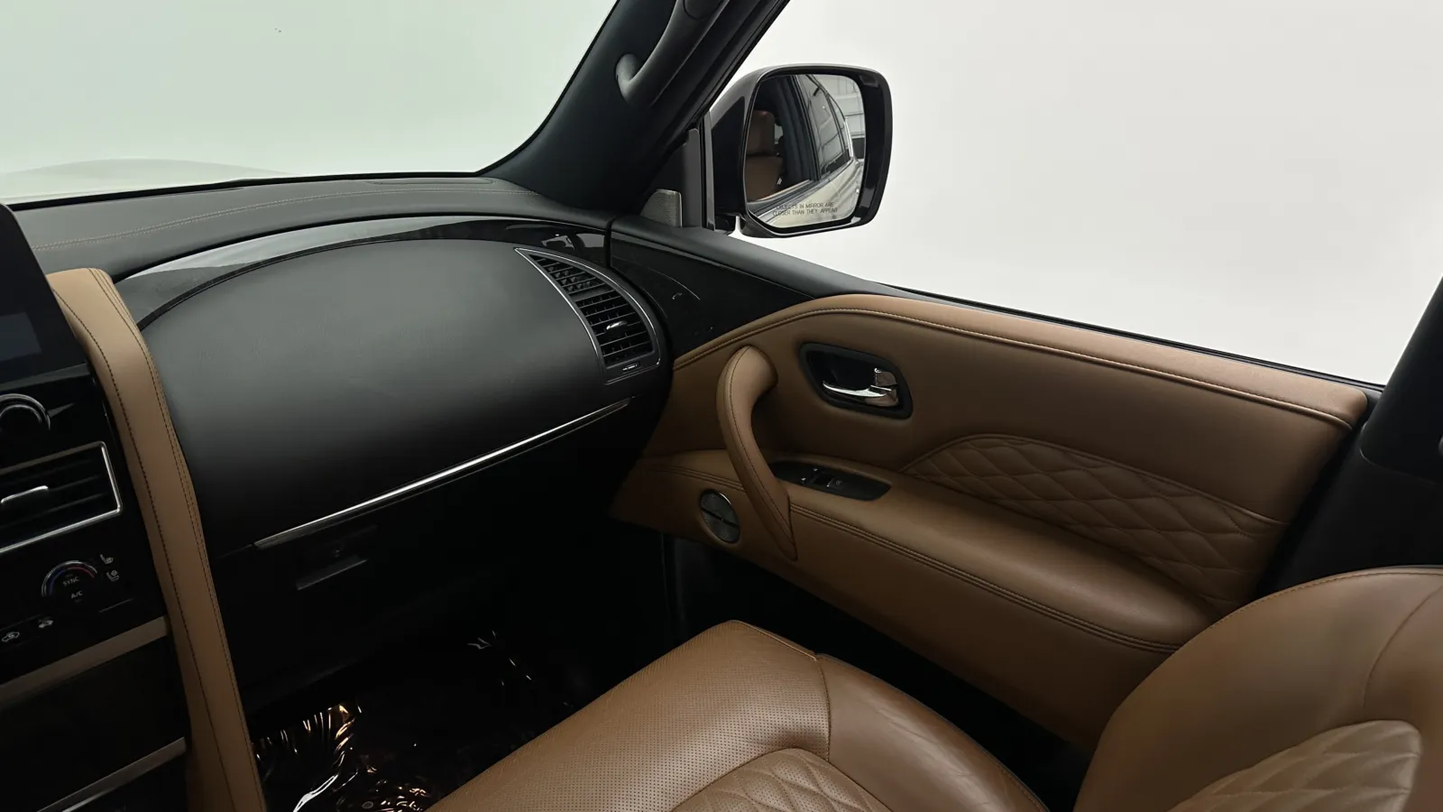 Infiniti QX80 photo 37