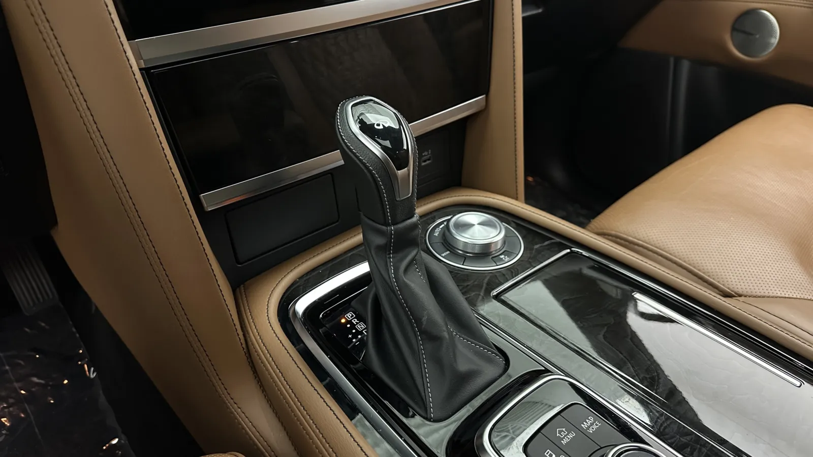 Infiniti QX80 photo 21