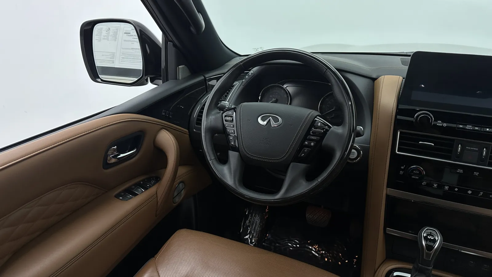 Infiniti QX80 photo 35
