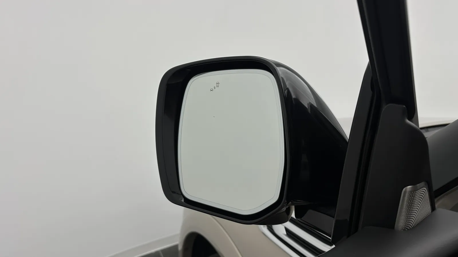Infiniti QX80 photo 15