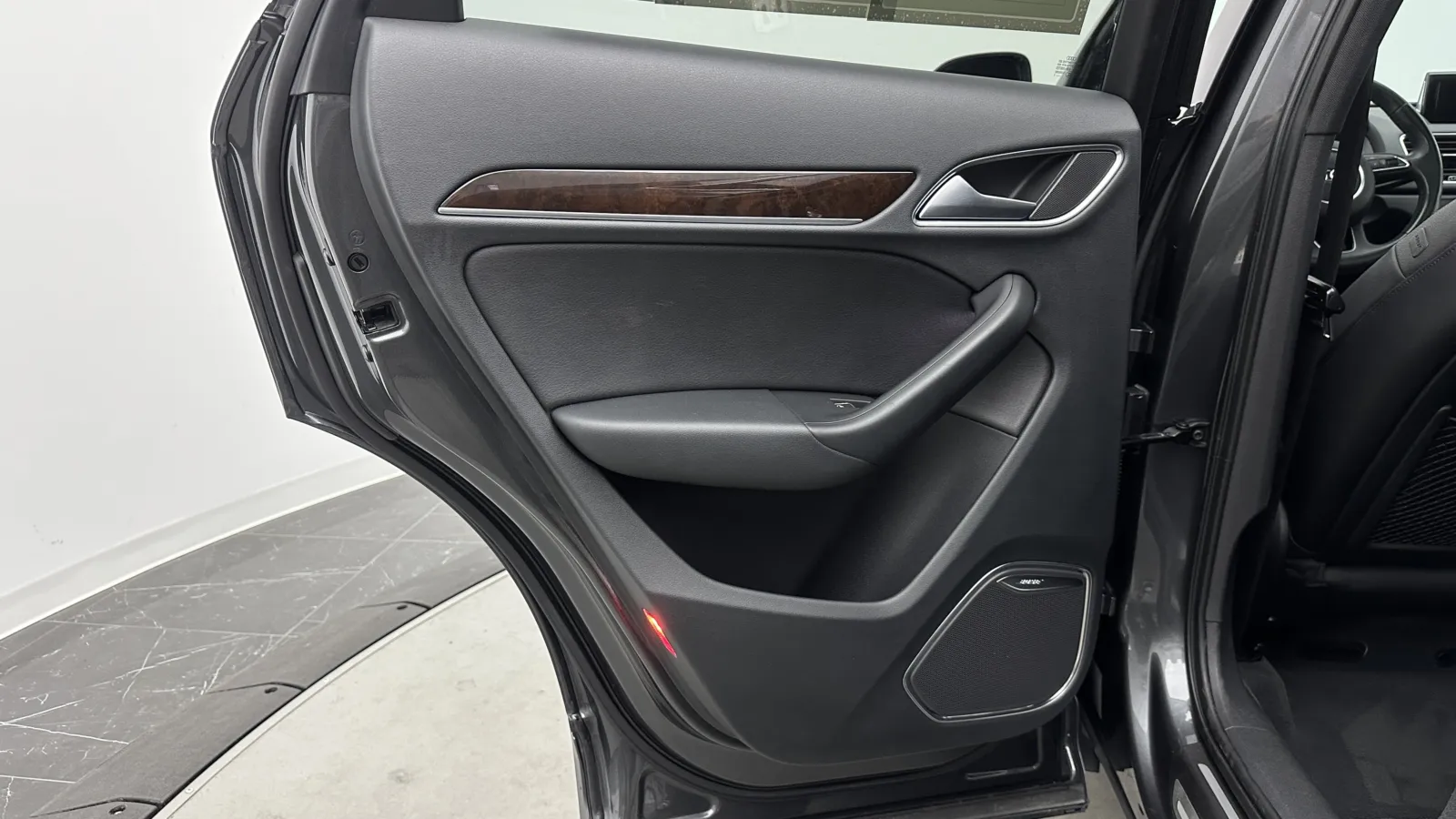 Audi Q3 photo 27