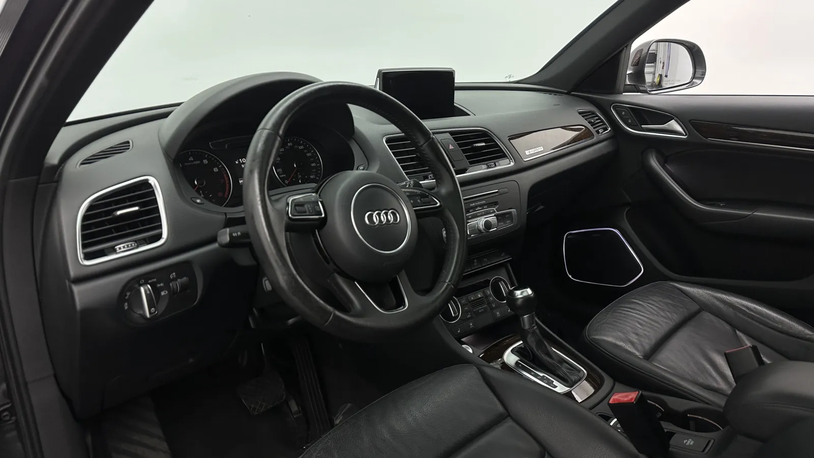 Audi Q3 photo 11