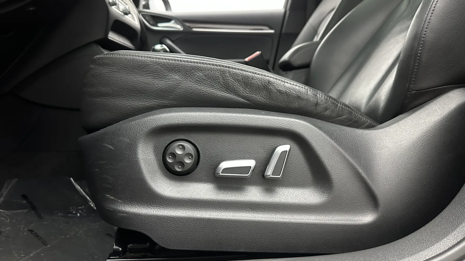 Audi Q3 photo 15