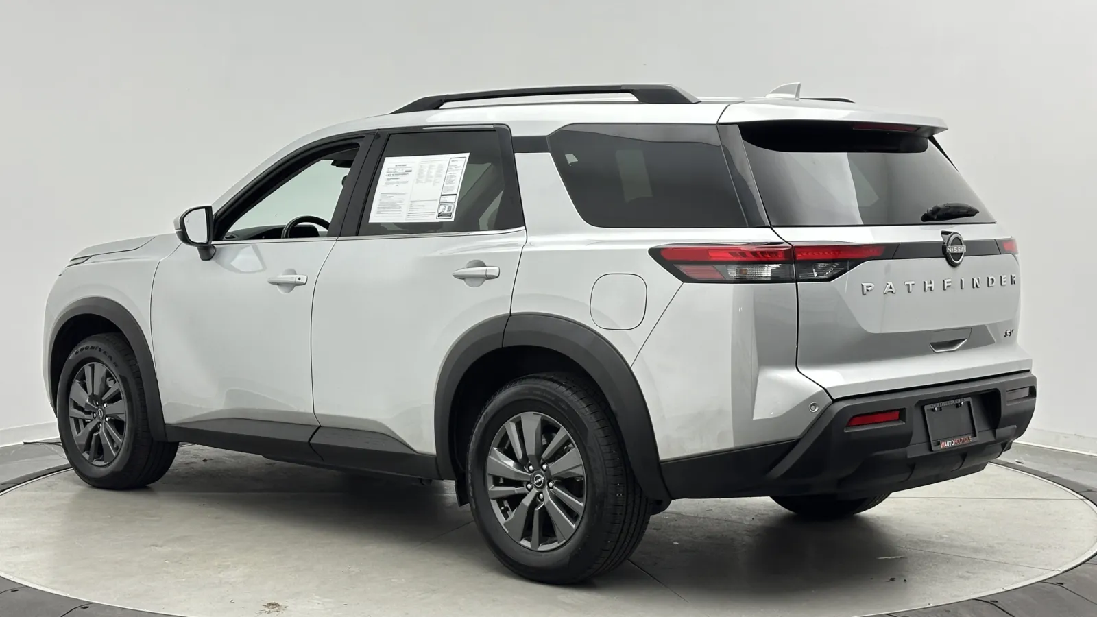 Nissan Pathfinder photo 5