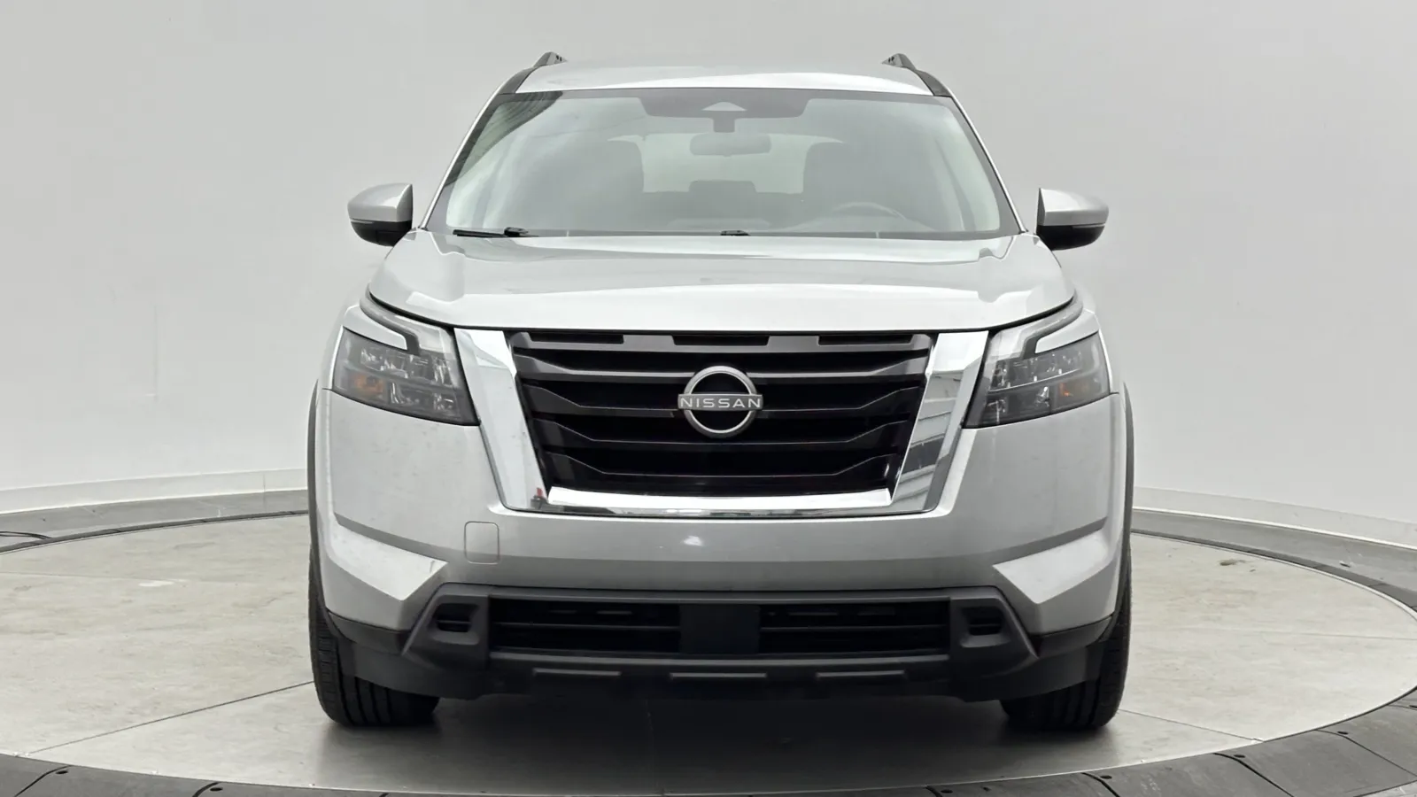 Nissan Pathfinder photo 2