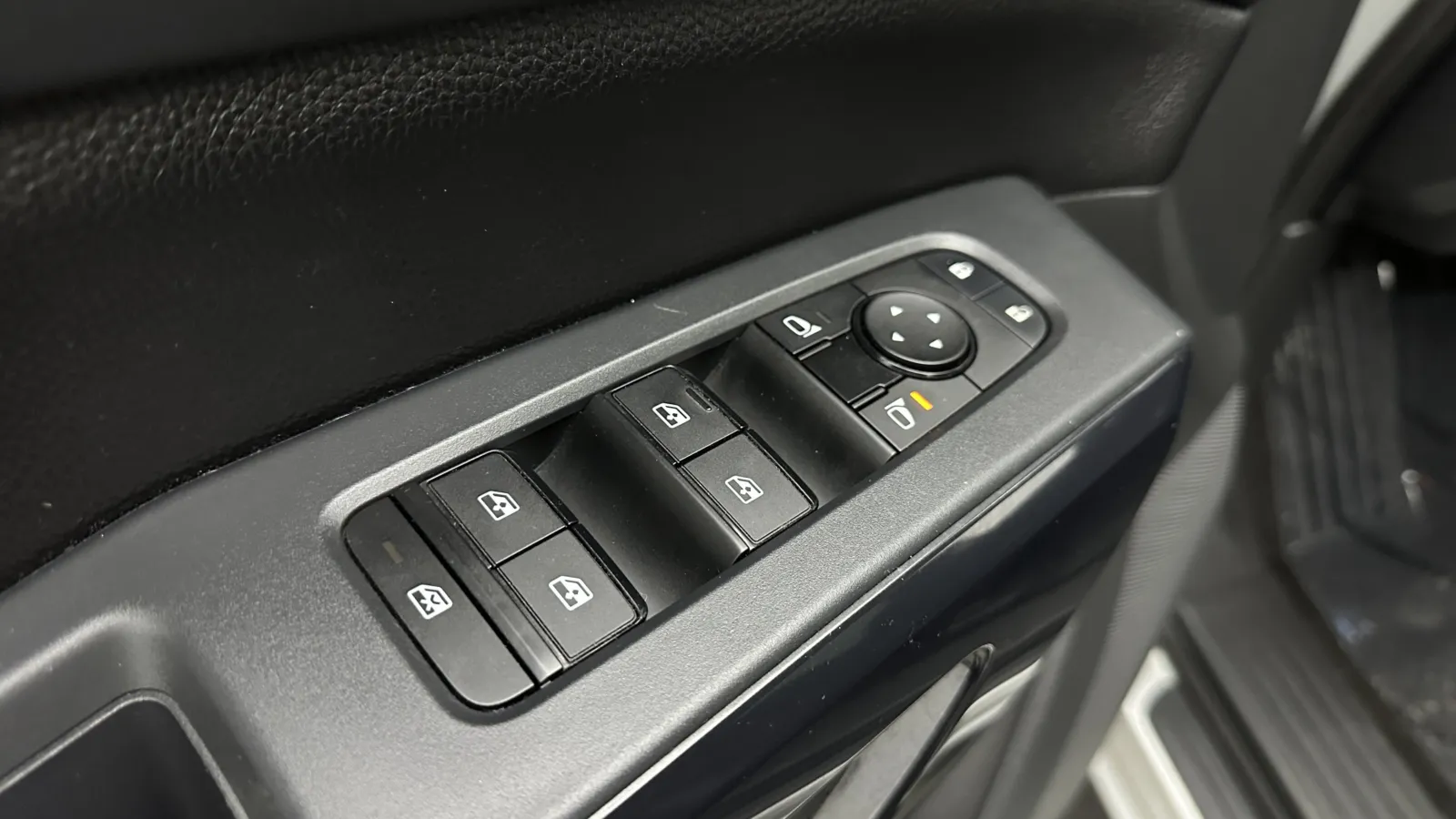Nissan Pathfinder photo 11
