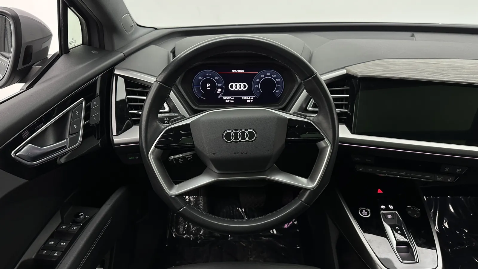 Audi Q4 photo 28