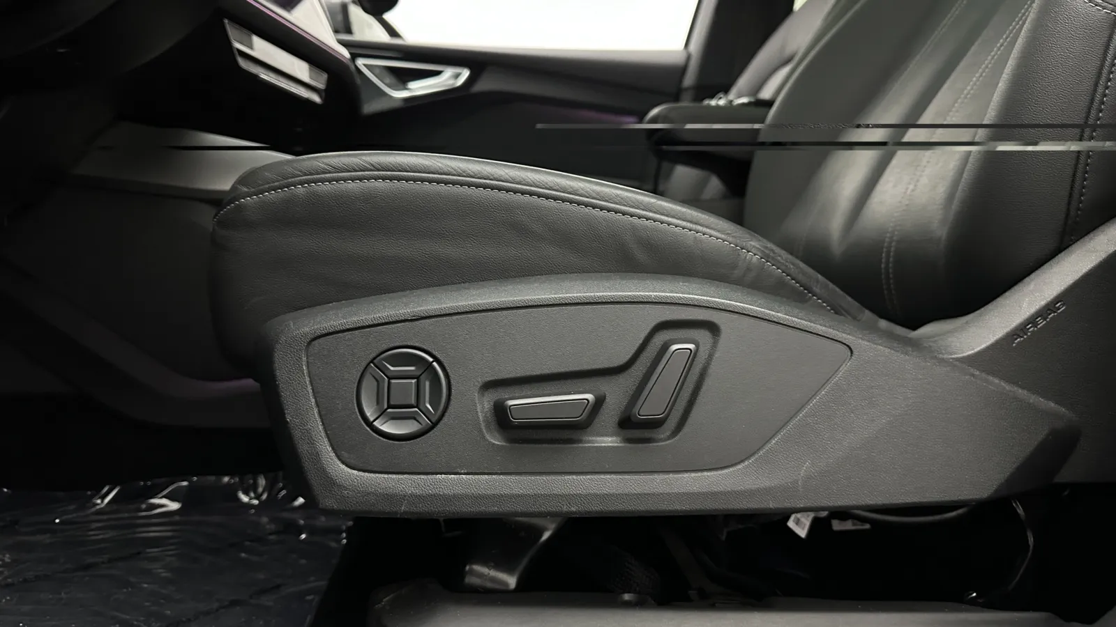 Audi Q4 photo 15