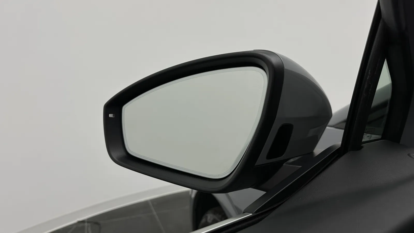 Audi Q4 photo 14