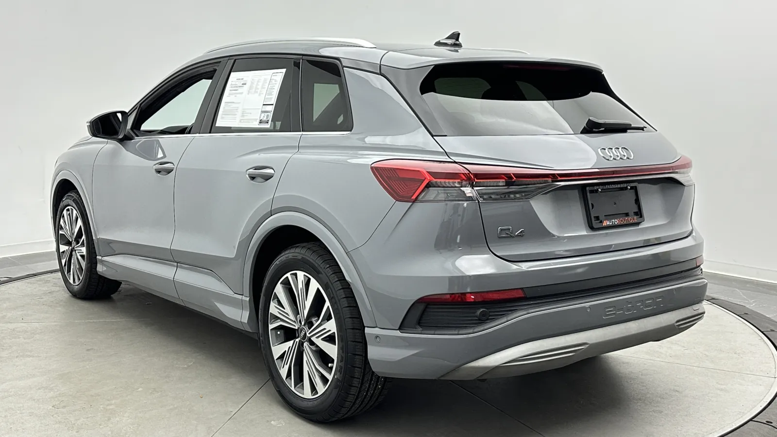 Audi Q4 photo 6