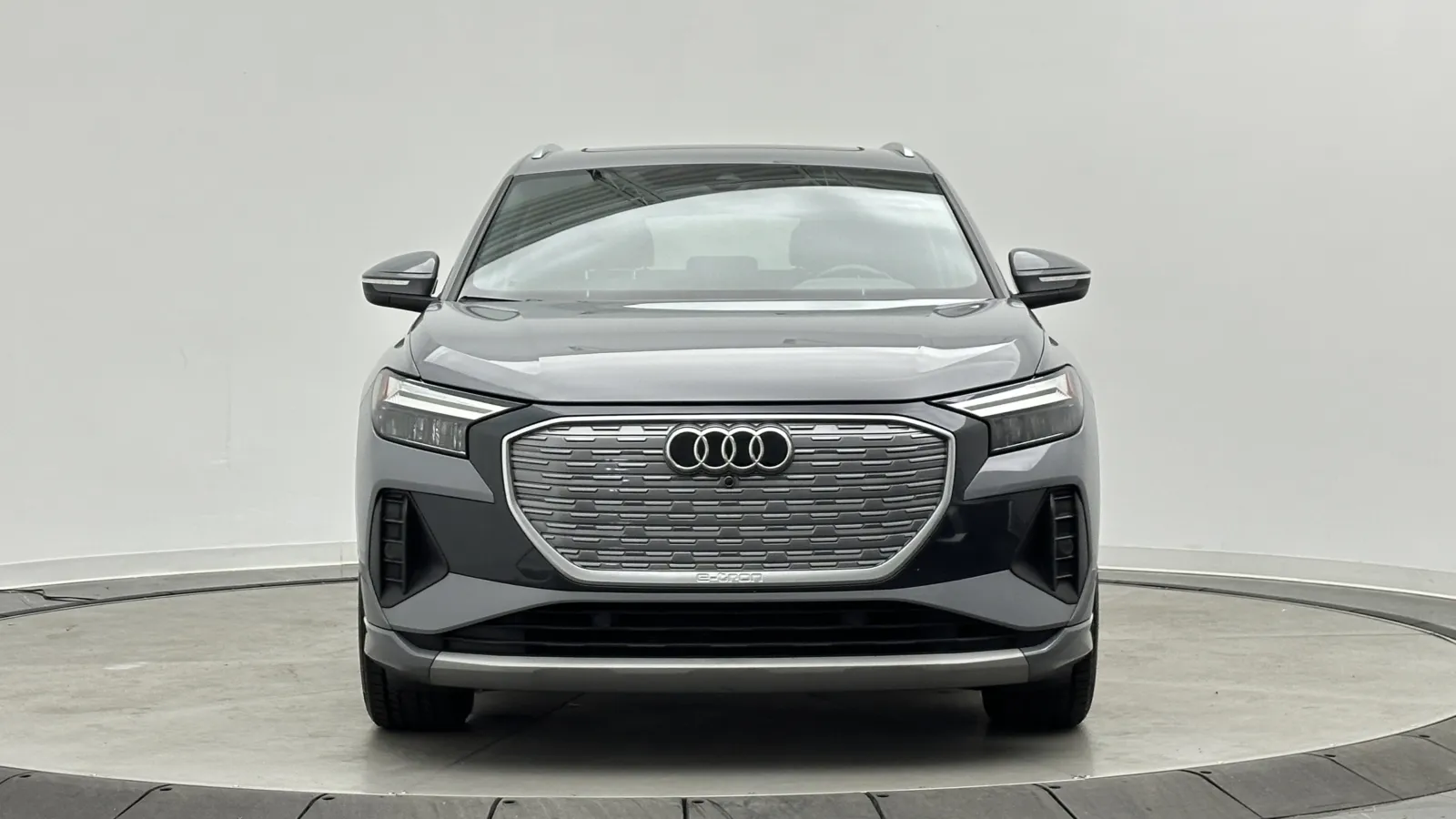 Audi Q4 photo 2