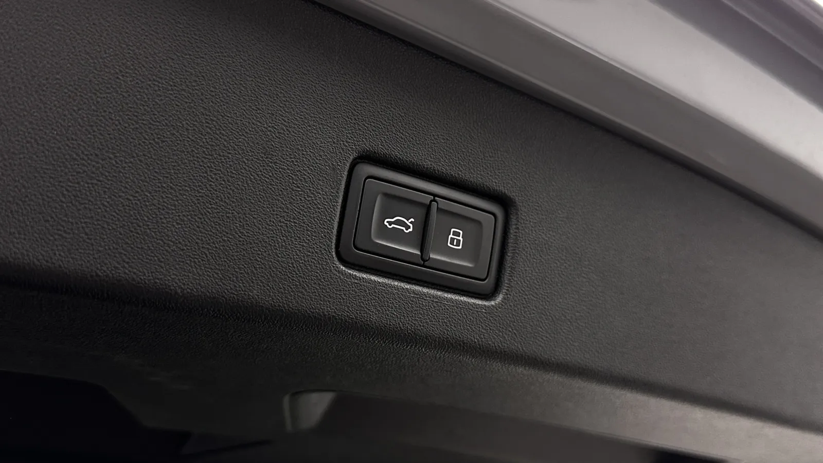 Audi Q4 photo 33