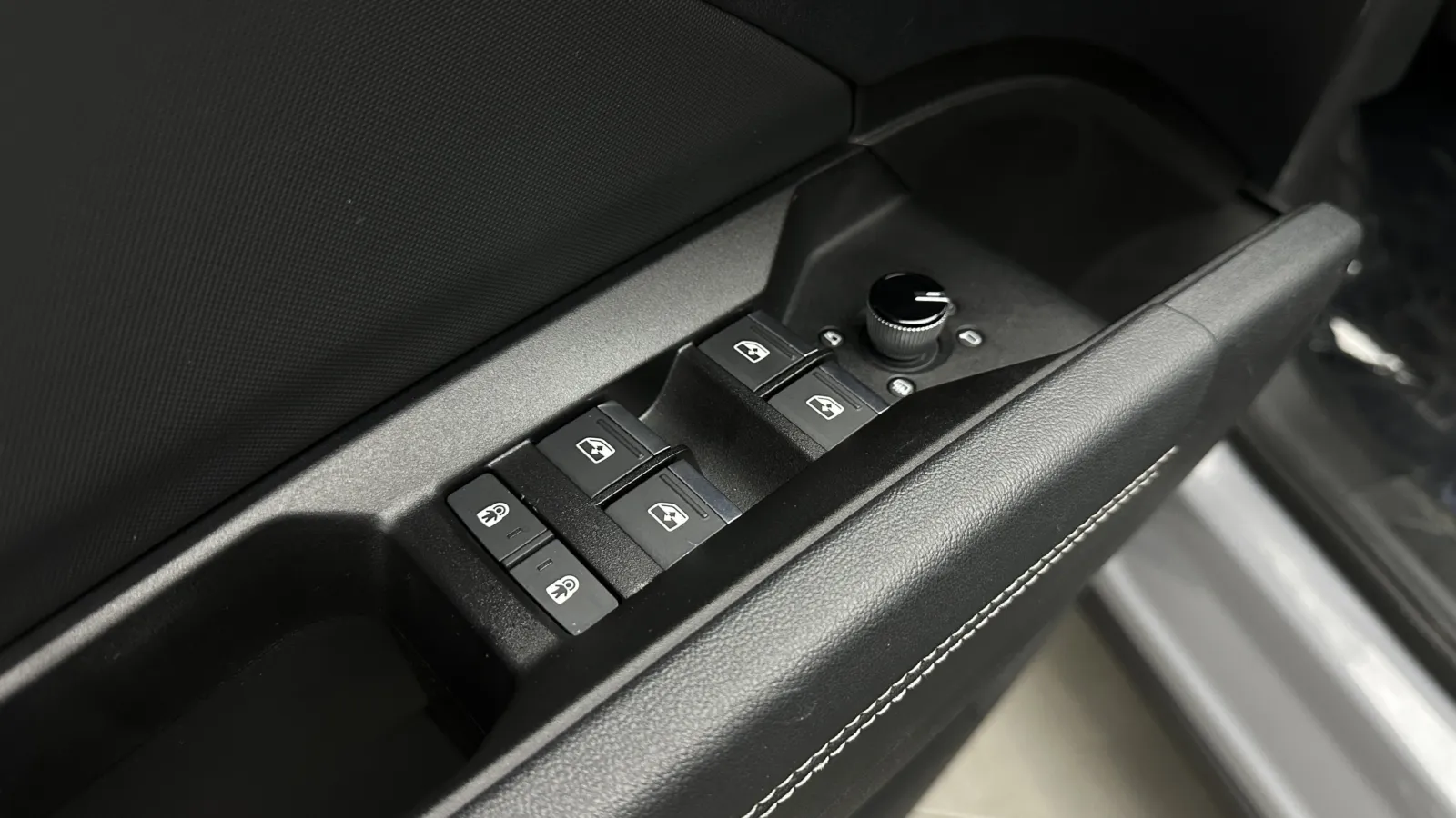Audi Q4 photo 12