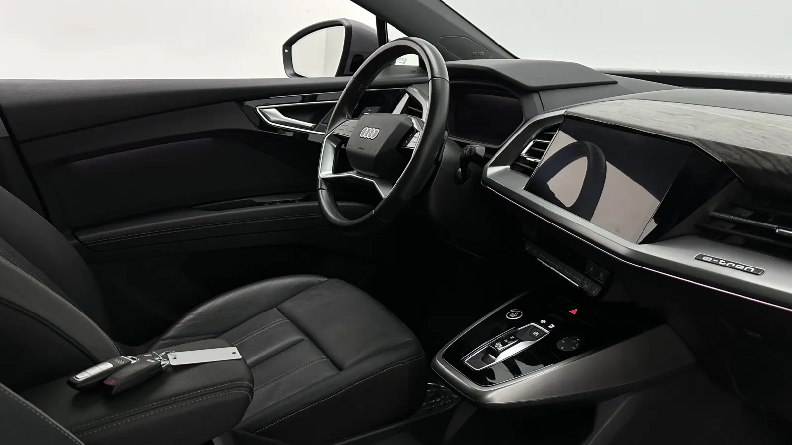 Audi Q4 photo 37