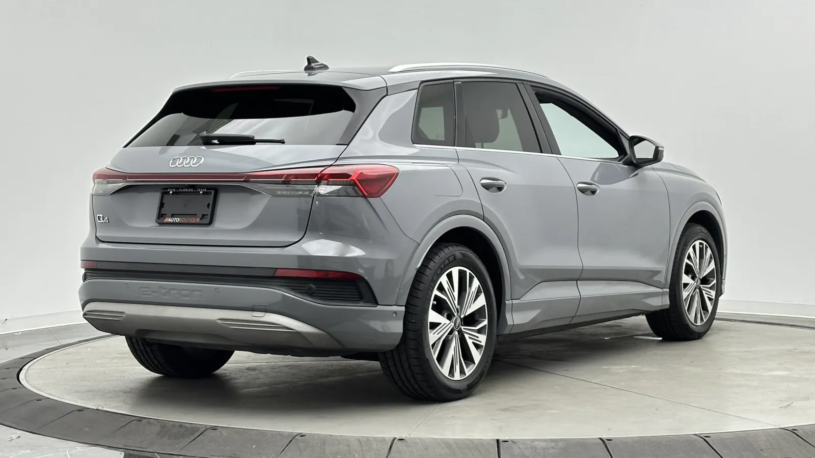 Audi Q4 photo 8