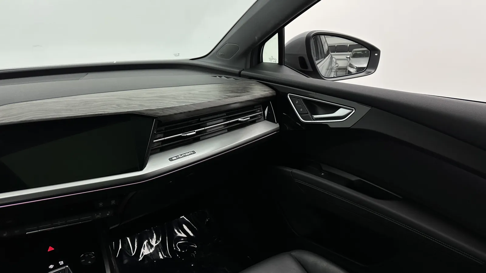 Audi Q4 photo 31