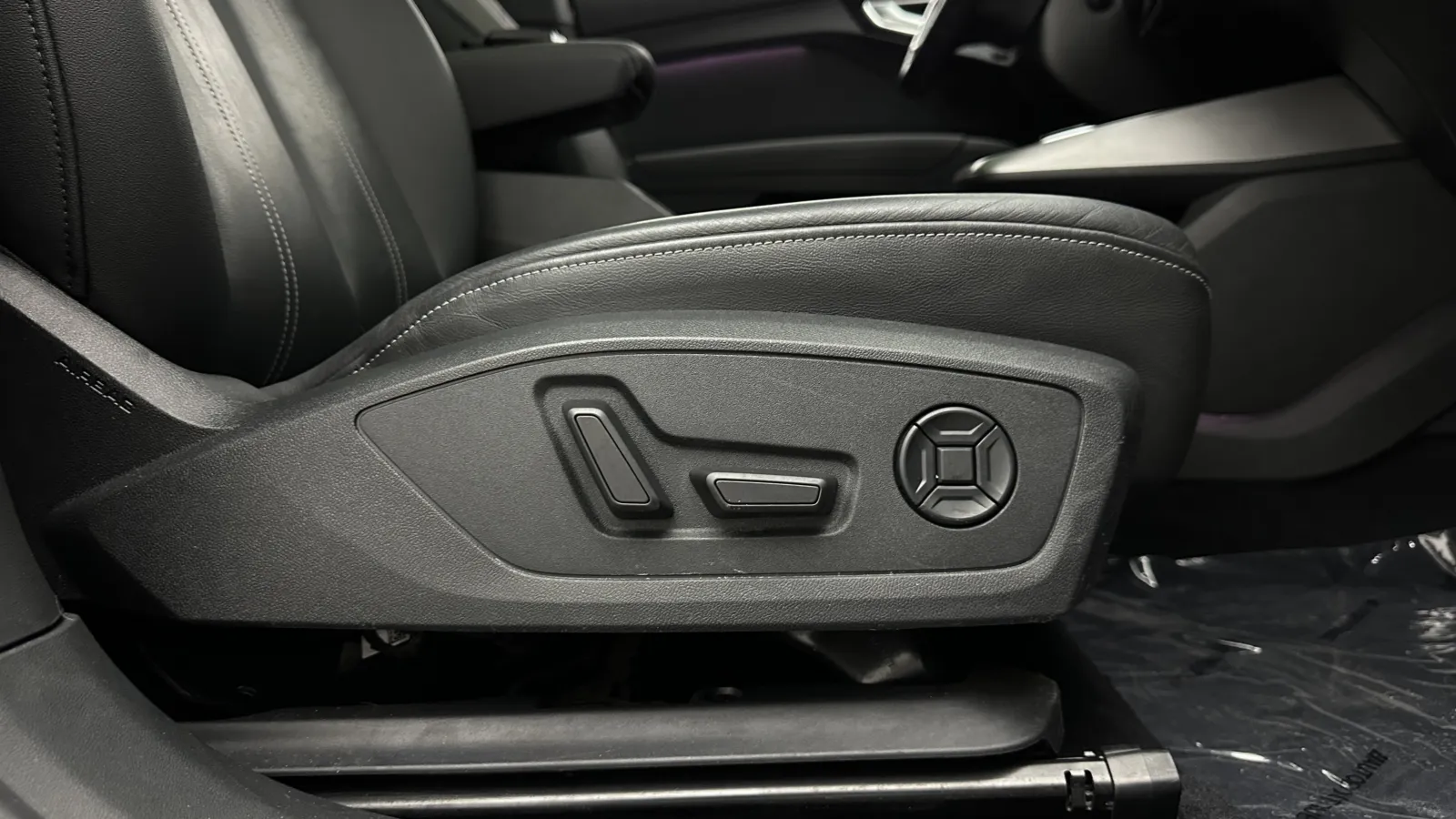 Audi Q4 photo 38