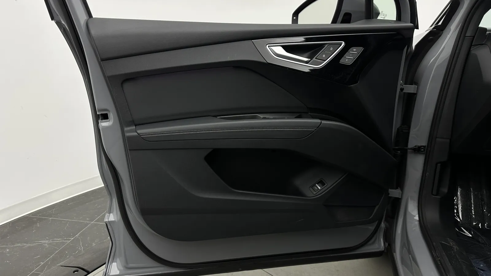 Audi Q4 photo 10