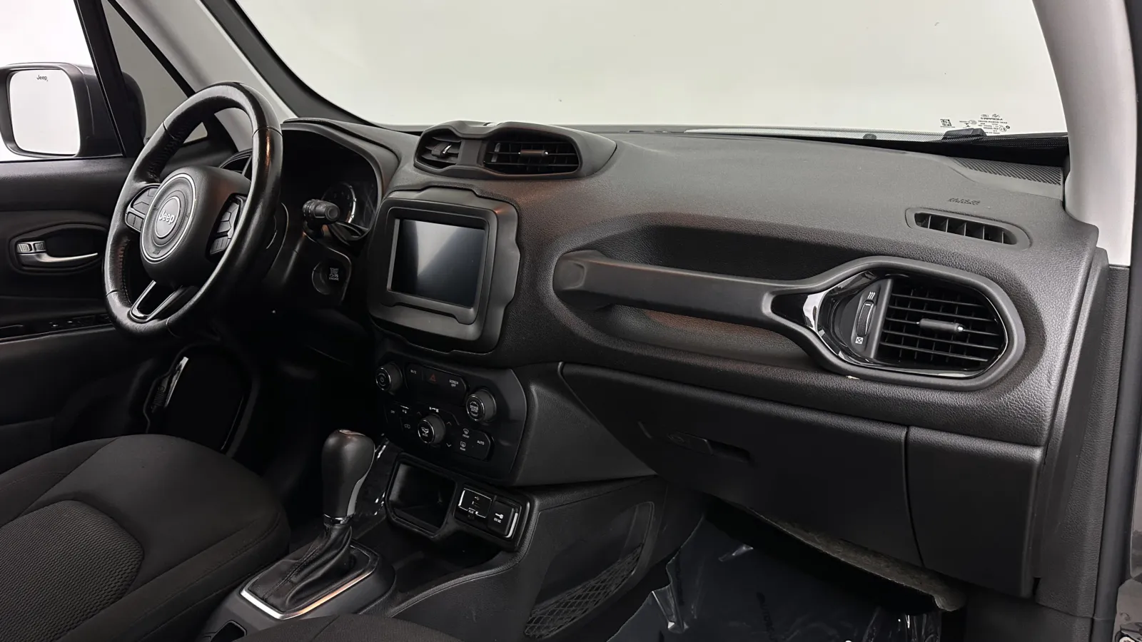 Jeep Renegade photo 37