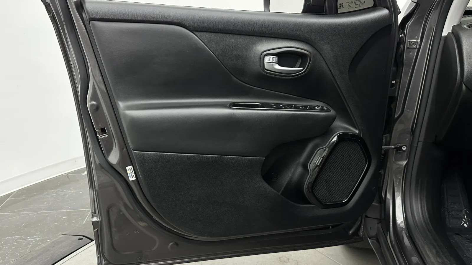 Jeep Renegade photo 11