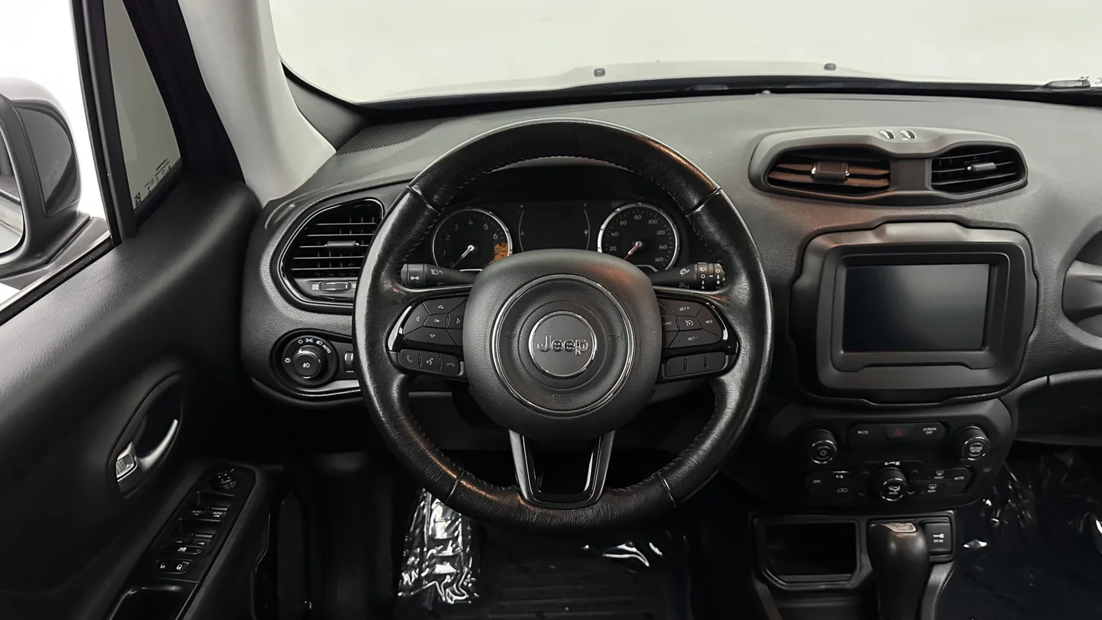 Jeep Renegade photo 30