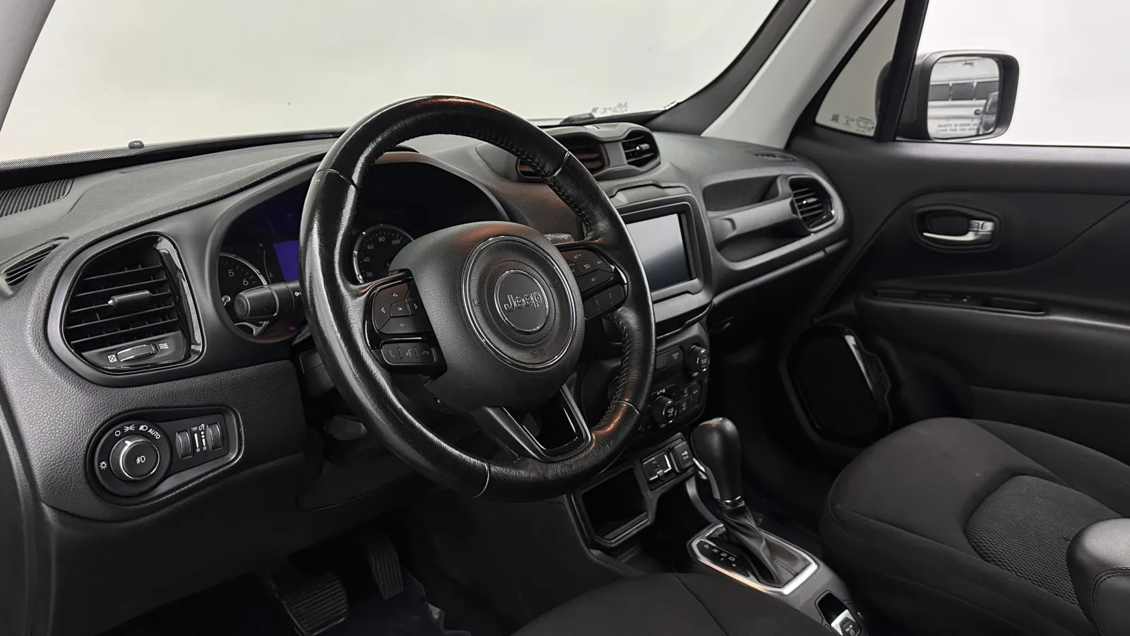 Jeep Renegade photo 10