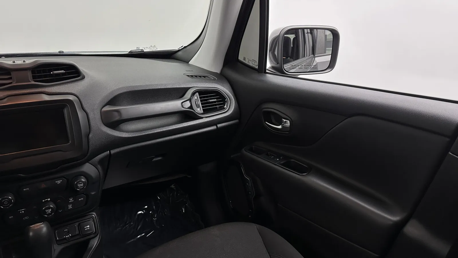 Jeep Renegade photo 33