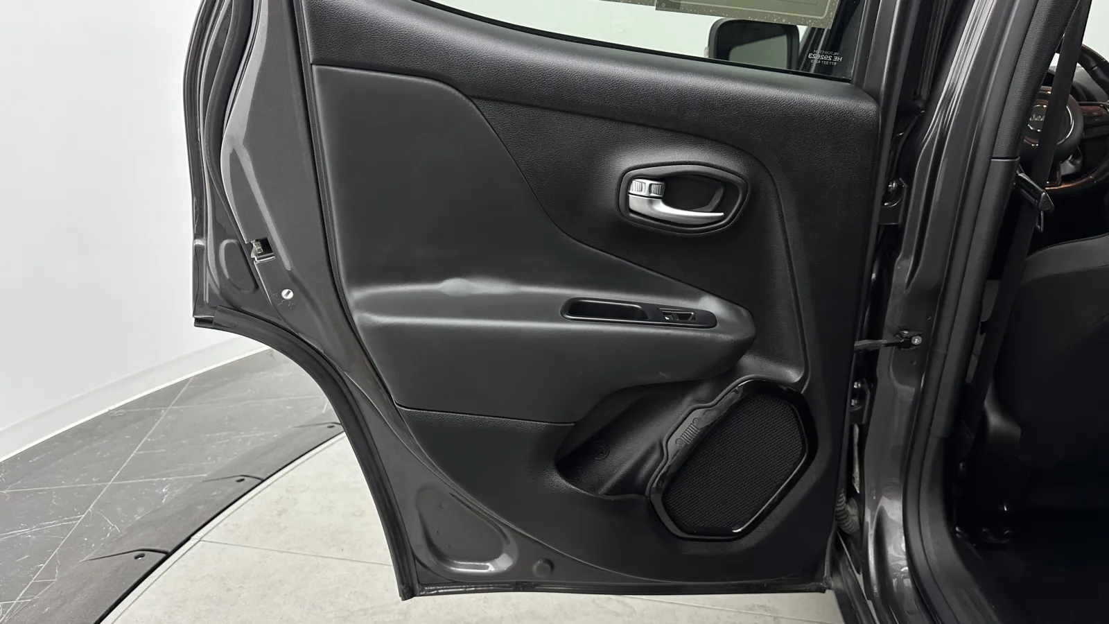 Jeep Renegade photo 26
