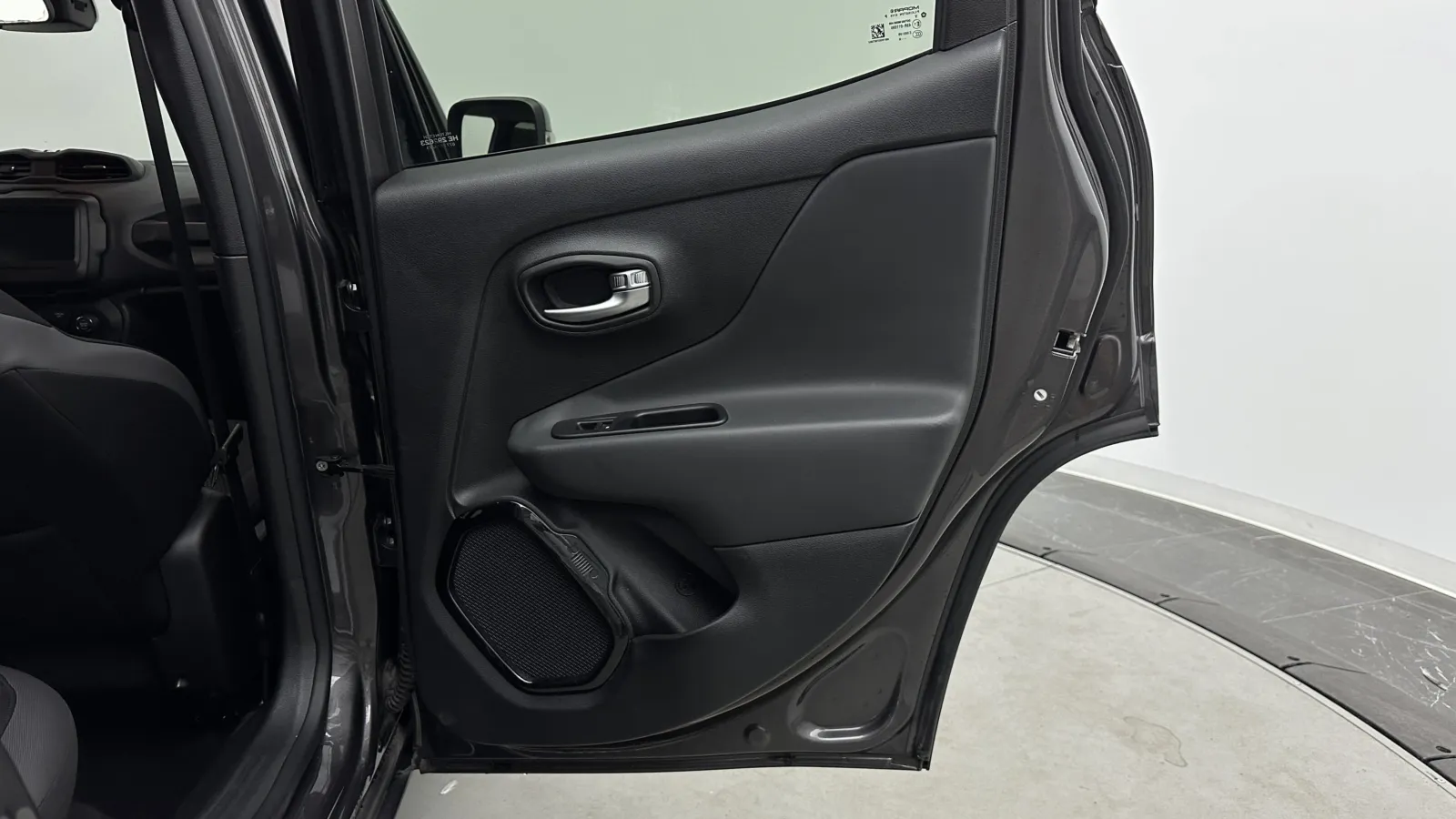 Jeep Renegade photo 28