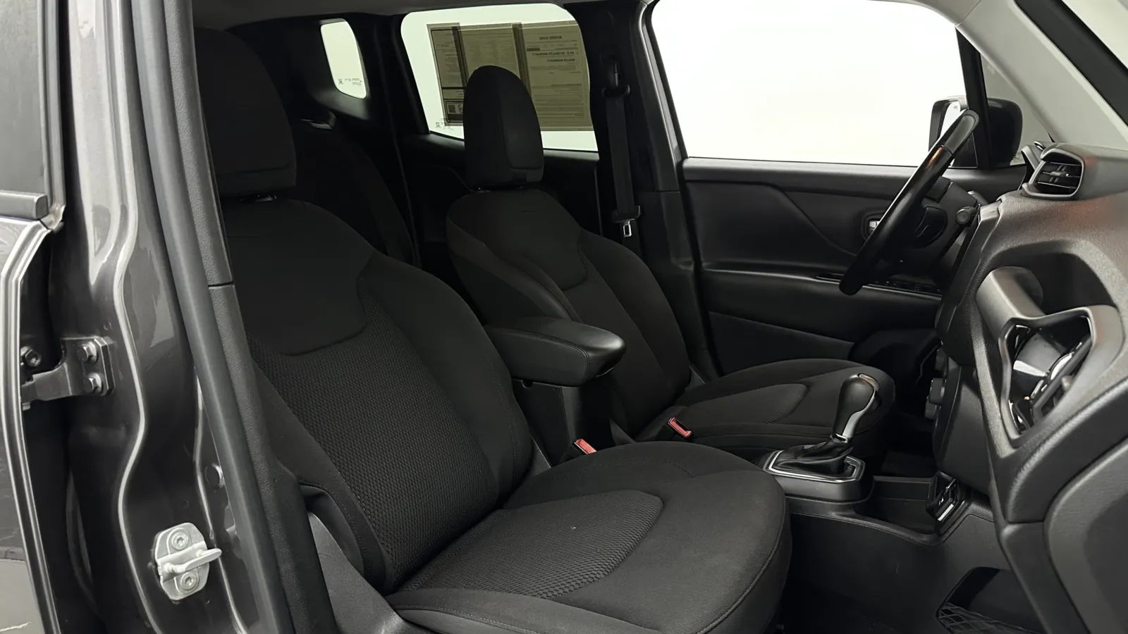 Jeep Renegade photo 36