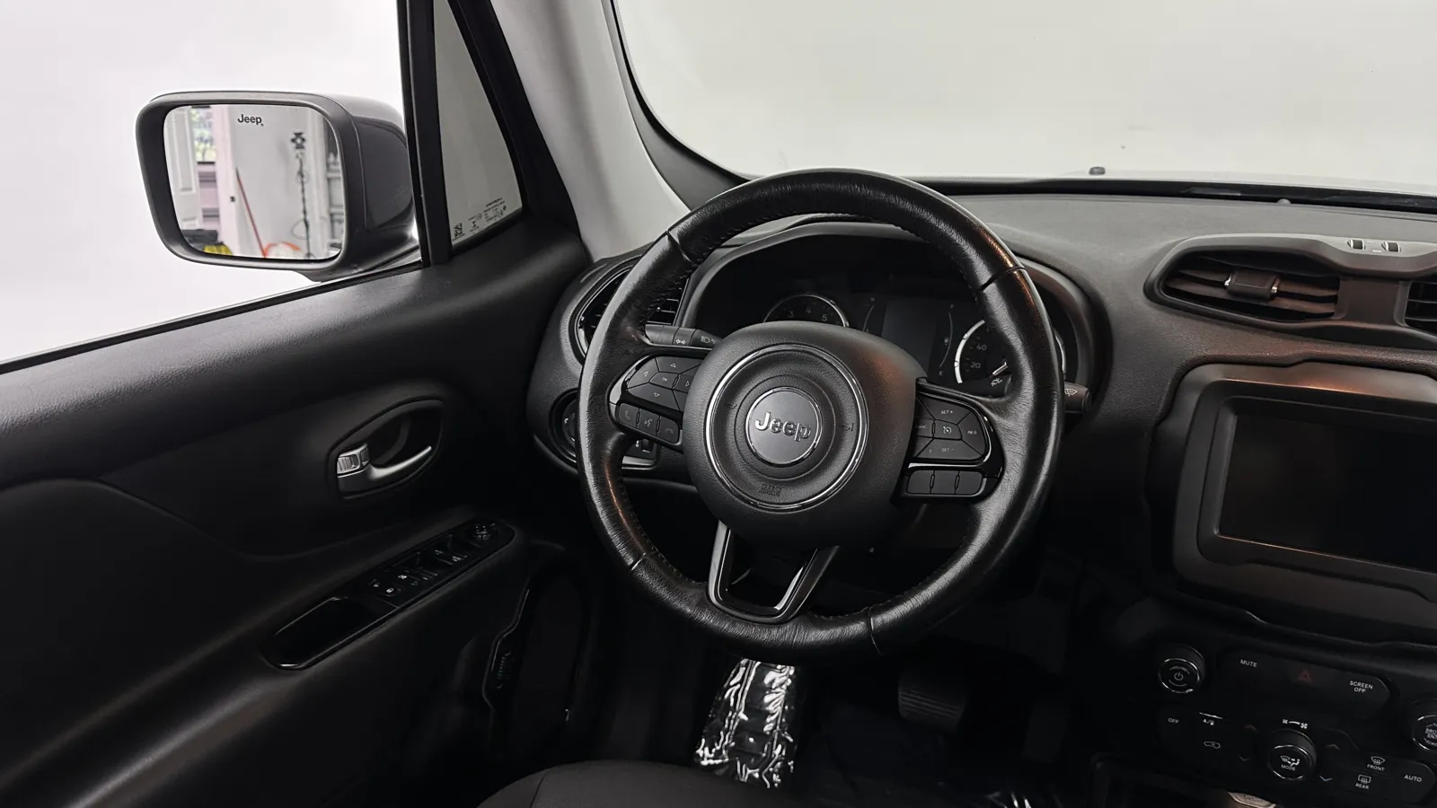Jeep Renegade photo 31