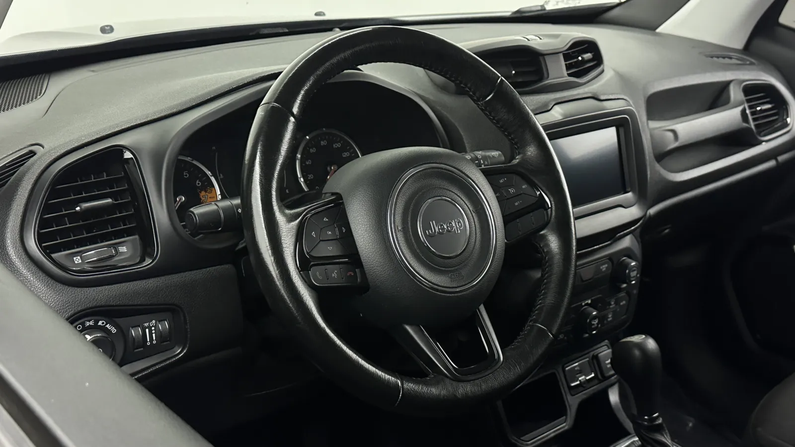 Jeep Renegade photo 8