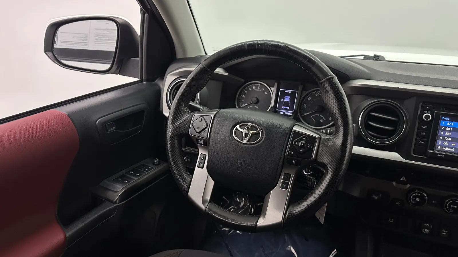 Toyota Tacoma photo 22