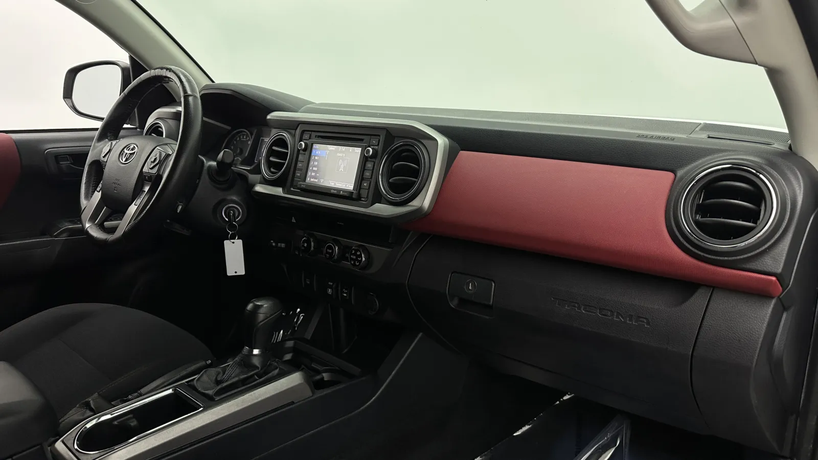 Toyota Tacoma photo 30