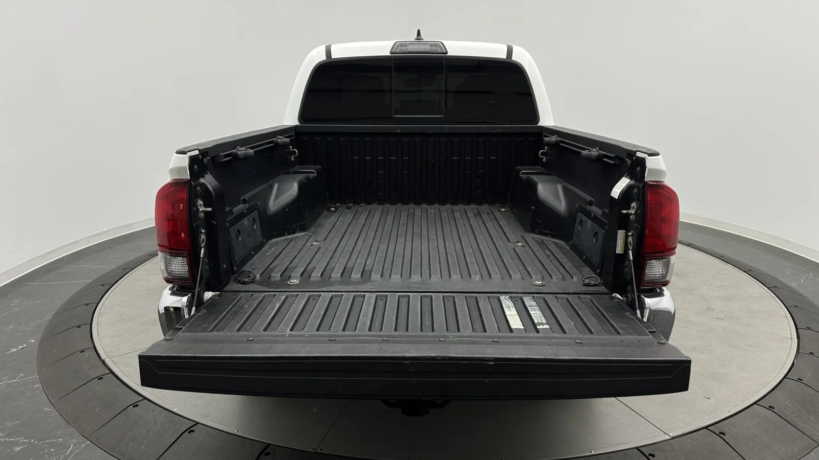 Toyota Tacoma photo 25