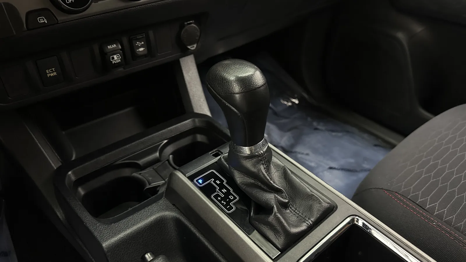 Toyota Tacoma photo 13