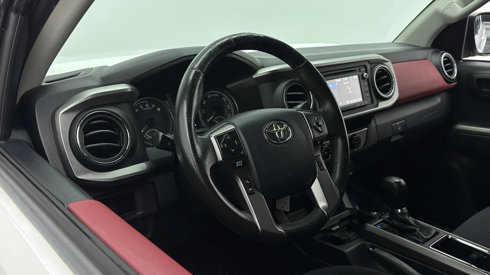 Toyota Tacoma photo 8