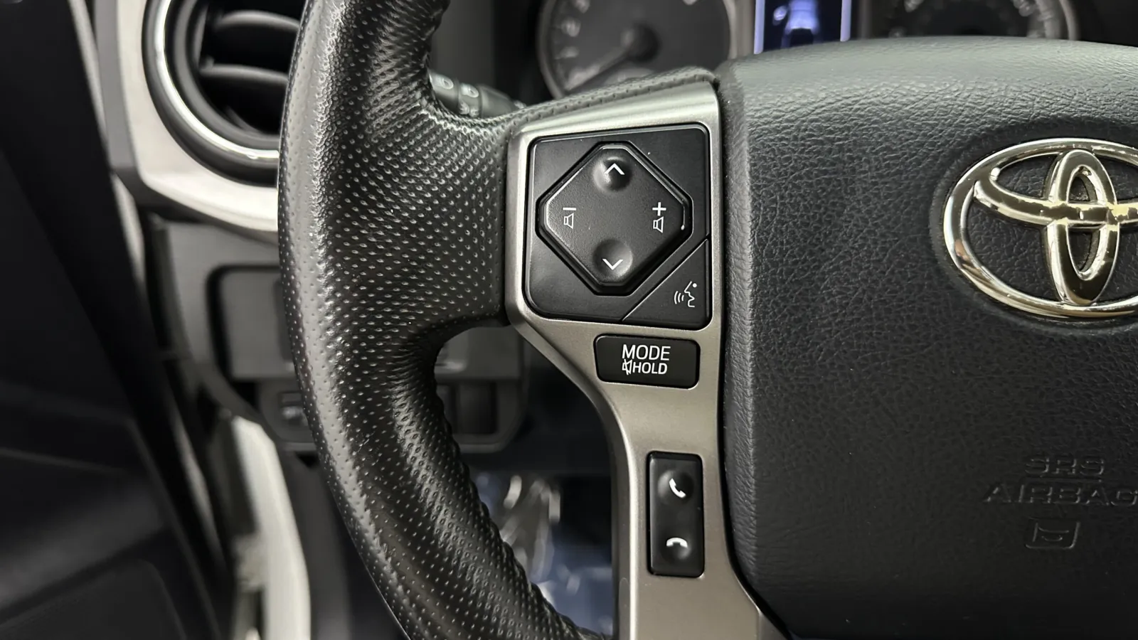 Toyota Tacoma photo 17