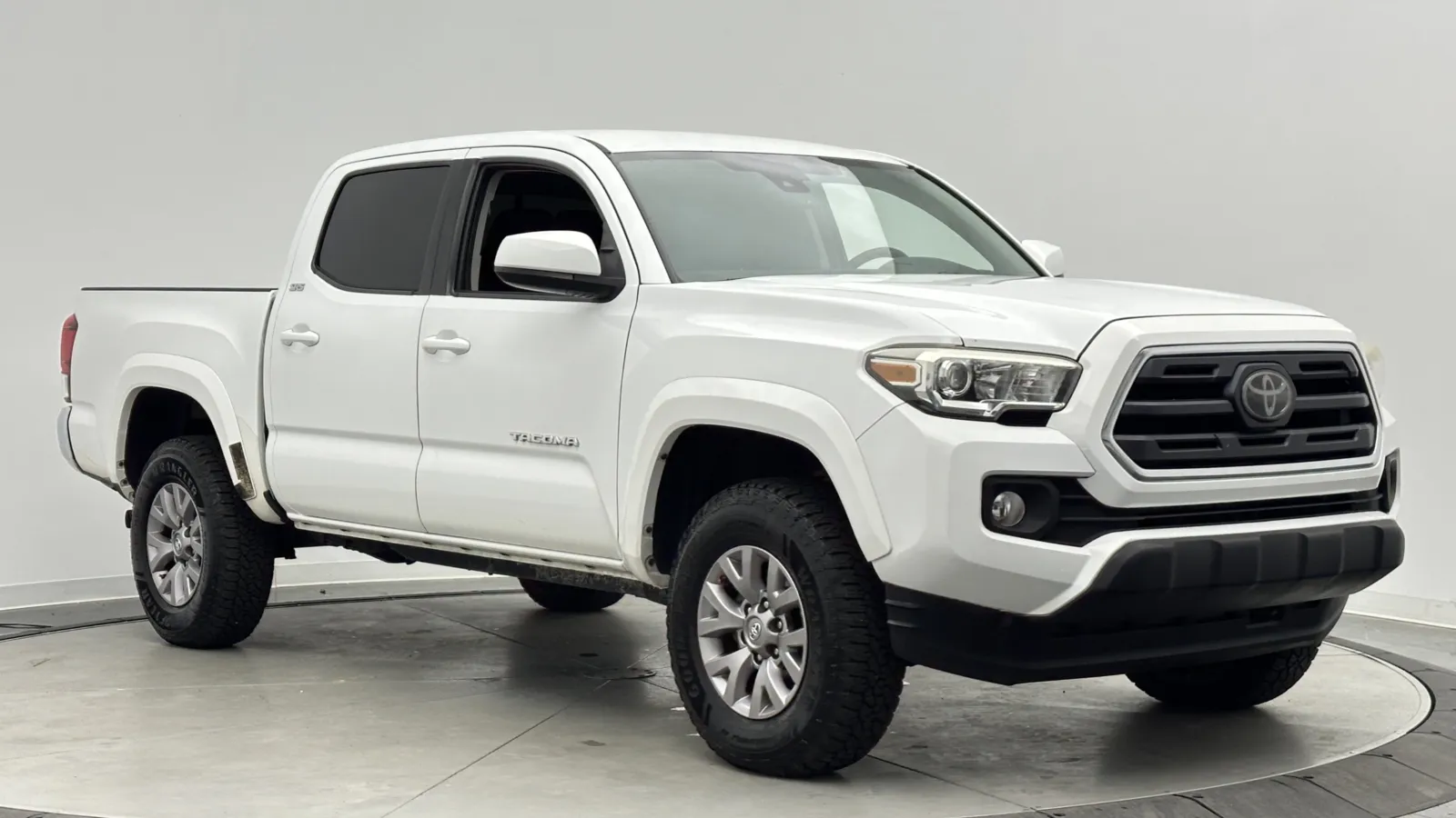Toyota Tacoma photo 3