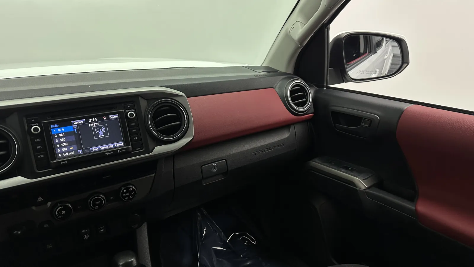 Toyota Tacoma photo 24