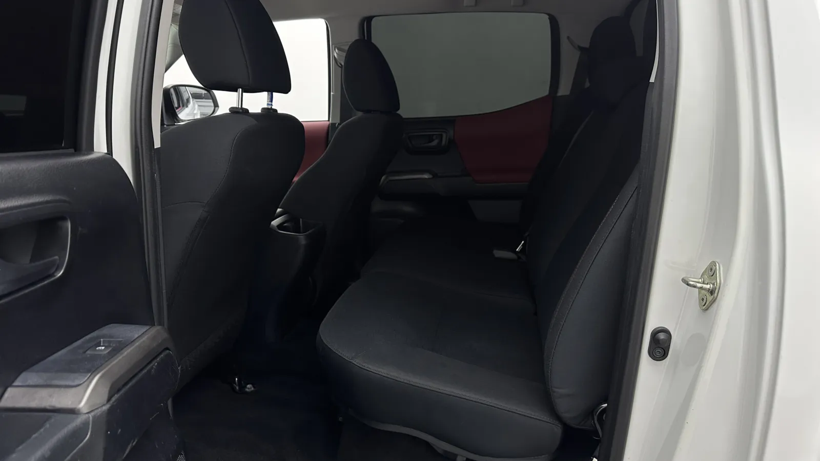 Toyota Tacoma photo 19